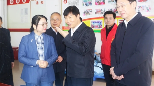 廣西壯族自治區黨委委員、常委、副書(shū)記劉小明蒞臨百裕集團環(huán)江車(chē)間調研