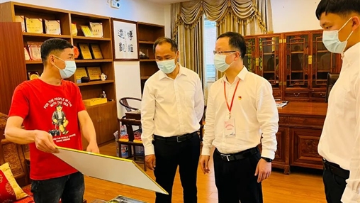 惠安縣委常委、組織部部長(cháng)洪亞清蒞臨百裕集團研發(fā)中心調研指導工作